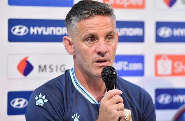 HLV John Herdman không giấu được sự thất vọng sau thất bại 0-3 trước tuyển Việt Nam, đồng thời dành nhiều lời khen cho màn trình diễn của thầy trò HLV Kim Sang Sik. Ảnh: Bola