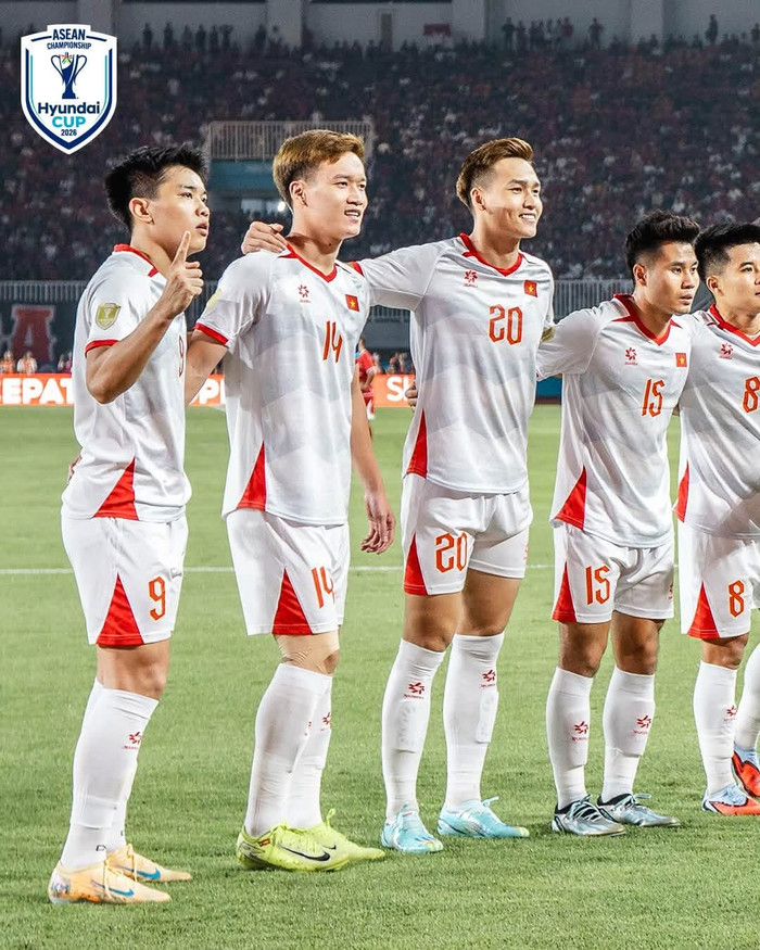HLV Kim Sang Sik khiến nhiều người bất ngờ khi dùng Hai Long, Đình Bắc, Thành Long đá chính. Ảnh: ASEAN United FC