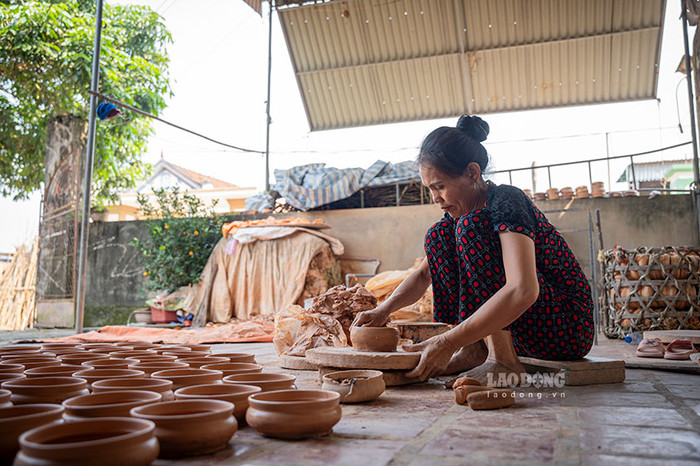 Làng nghề làm nồi đất hàng trăm tuổi ở Nghệ An. Ảnh: báo Lao Động