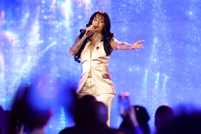 Kehlani nói cô vẫn hoàn toàn khỏe mạnh vào đầu tuần nhưng tình trạng bất ngờ chuyển biến xấu, thậm chí khiến cô mất ngủ vì đau đớn.&nbsp;