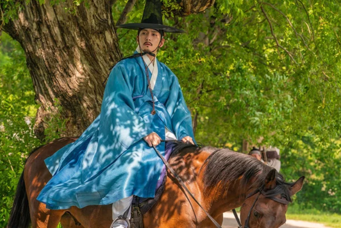 Ji Chang Wook đảm nhận Jo Won, tay tình trường nổi tiếng Joseon và cũng là người bị kéo vào ván cược nguy hiểm của phu nhân họ Cho.