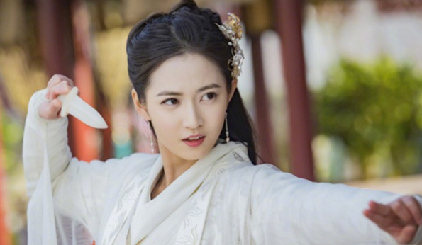 Triệu Mẫn nổi bật với sự thông minh, quyết đoán và cá tính mạnh mẽ.