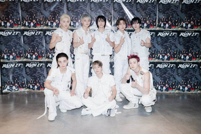 Stray Kids liên tục gặp sự cố trên sân khấu Ảnh 3