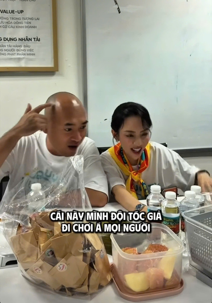 Đoạn clip hài hước được Tiến Luật chia sẻ. Ảnh chụp màn hình FBNV
