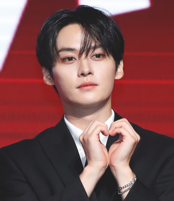Lee Know (Stray Kids) quyên góp 100 triệu won hỗ trợ nạn nhân lũ lụt tại Nepal Ảnh 1