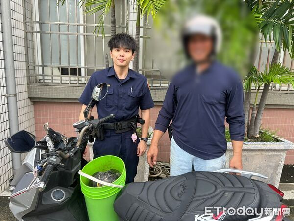 Sau cơn mưa lớn, người dân phát hiện cảnh tượng khó tin trên đường Ảnh 3