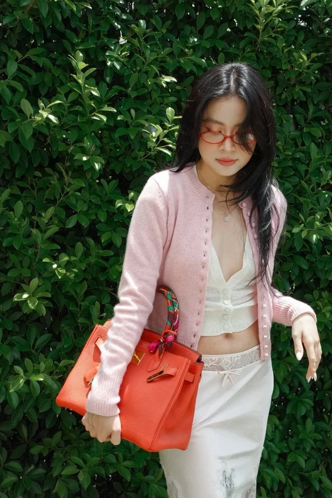 Ca sĩ Hoàng Thùy Linh