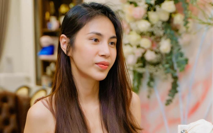 Thủy Tiên khiến khán giả bất ngờ khi lựa chọn trở lại với âm nhạc sau nhiều năm sống kín tiếng.