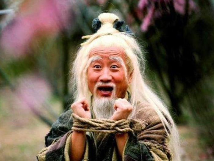 Đến cuối Thần Điêu Hiệp Lữ, Chu Bá Thông được tôn là Trung Ngoan Đồng, đứng cùng Hoàng Dược Sư, Dương Quá, Nhất Đăng và Quách Tĩnh.