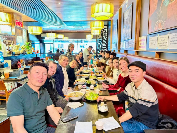 NSND Hồng Vân đã có cuộc hội ngộ thân mật cùng bạn bè và khán giả tại thành phố Melbourne, Úc.&nbsp;