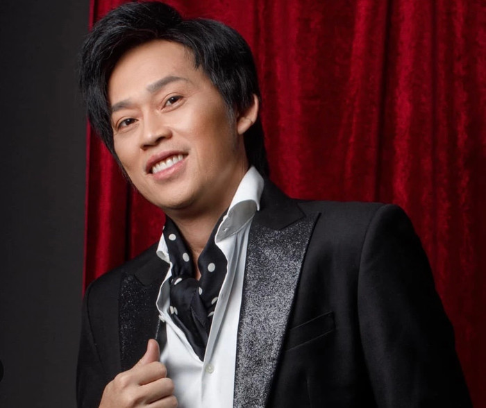 NSƯT Hoài Linh.