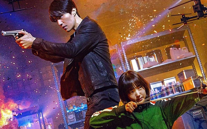 Flex x Cop 2 tiếp tục theo chân Jin I-soo, chàng tài phiệt đời thứ ba đang từng bước trở thành một cảnh sát thực thụ. Ở mùa mới, đội phá án có thêm Joo Hye-ra, cựu thành viên xuất sắc của Đội Chống Khủng bố, do Jung Eun-chae đảm nhận. Sự xuất hiện của nhân vật này tạo thêm thay đổi trong cách vận hành của cả đội khi họ phải giải quyết những vụ án phức tạp hơn, đồng thời đối đầu với các nhân vật bí ẩn thuộc giới thượng lưu, trong đó có Yoo Sung Won do Yoo Seung Ho thủ vai.
