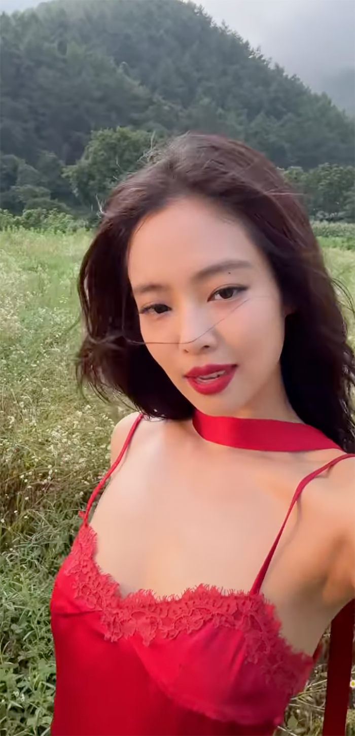 Khoảnh khắc mới đây của Jennie khiến cư dân mạng 'dậy sóng'.