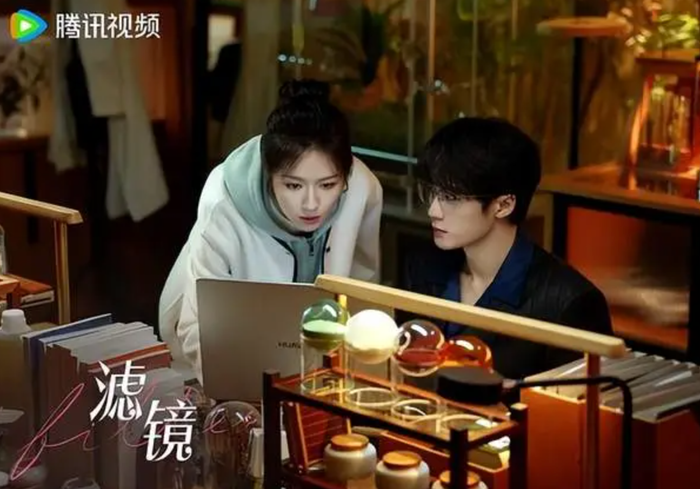 Lự Kính là một trong những phim ngôn tình có ý tưởng khá mới nhưng không tạo được độ phủ tương xứng khi lên sóng. Tác phẩm từng nhận nhiều phản hồi tích cực và đạt 7,3 điểm trên Douban. Ảnh: Tencent&nbsp;