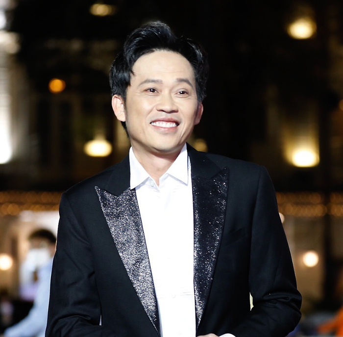 NSƯT Hoài Linh.
