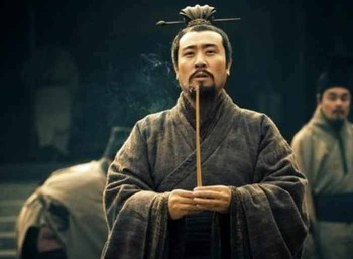 Trong Tam quốc diễn nghĩa, mối quan hệ giữa Lưu Bị và Gia Cát Lượng thường được ví như “cá với nước”. Hình tượng này khiến nhiều người mặc định rằng giữa hai người tồn tại sự tin tưởng tuyệt đối và không có khoảng cách. Ảnh: Sohu