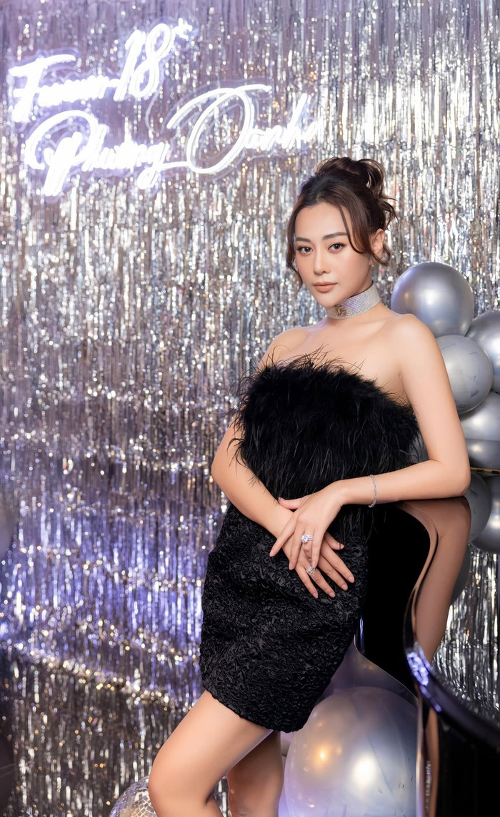 Phương Oanh dần trở lại mạng xã hội, thường xuyên cập nhật hình ảnh cá nhân và chia sẻ nhiều hơn về cuộc sống đời thường. Ảnh: FBNV