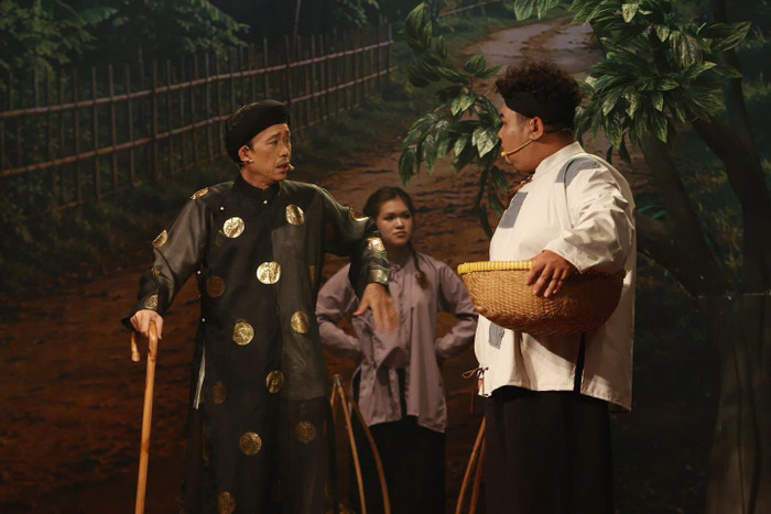 Không chỉ trở lại với điện ảnh, Hoài Linh vẫn duy trì hoạt động sân khấu. (Ảnh: Sân Khấu Mới)