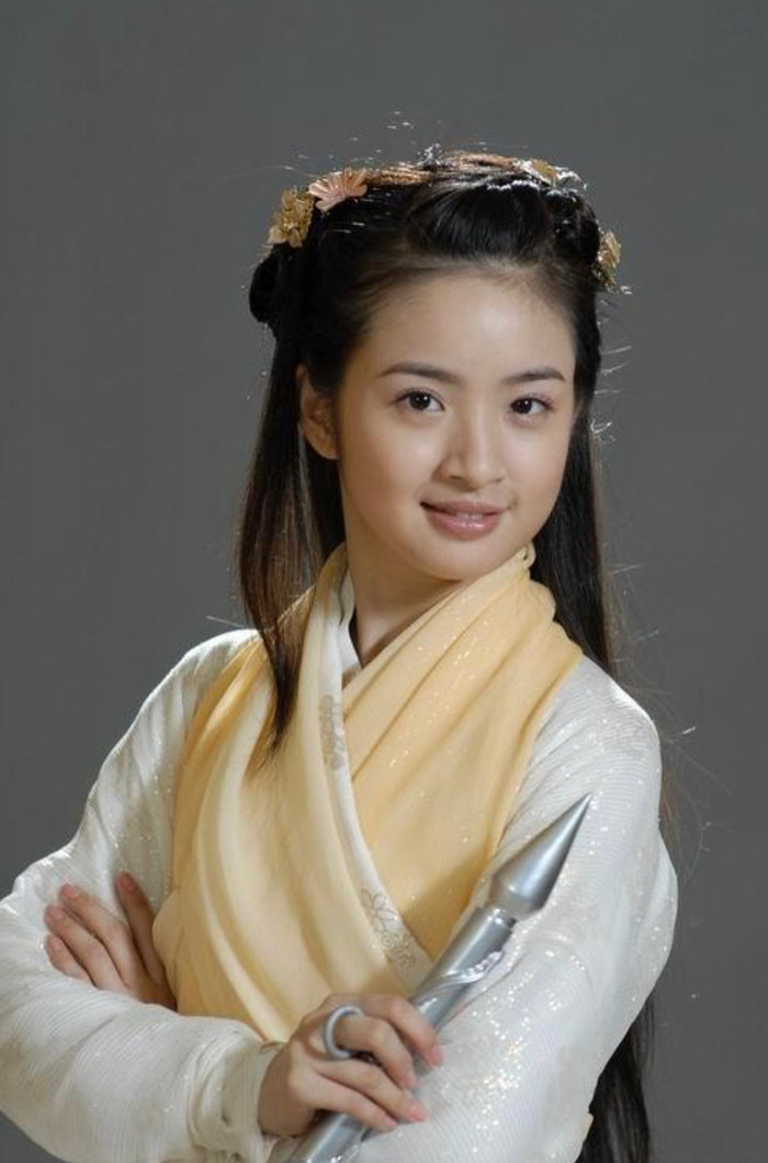 Lâm Y Thần trong tạo hình Hoàng Dung của Anh Hùng Xạ Điêu 2008.