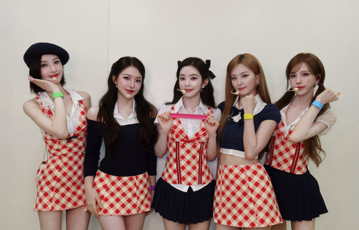 Trở lại sau 2 năm, Red Velvet khẳng định danh hiệu 'nữ hoàng mùa hè' khó thay thế Ảnh 1