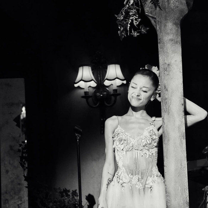 Ariana Grande lần đầu lên tiếng về quyết định tạm rời ánh đèn sân khấu Ảnh 1