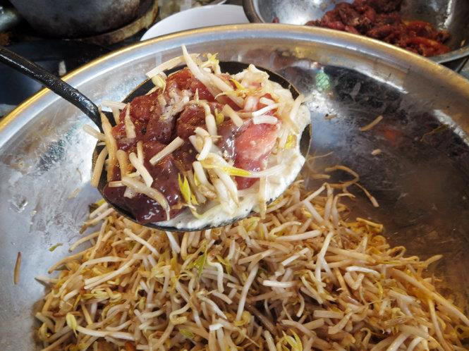 Nguyên liệu có trong món bánh giá.