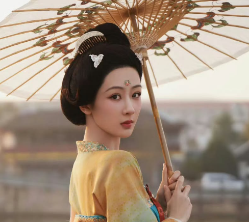 Hà Duy Phương: Nữ chính cổ trang tự lập nghiệp, vượt qua định kiến để khẳng định bản thân.