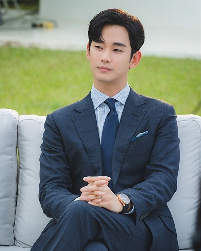 Nam diễn viên Kim Soo Hyun chính thức khởi động lại các hoạt động quốc tế sau hơn 1 năm vướng ồn ào.
