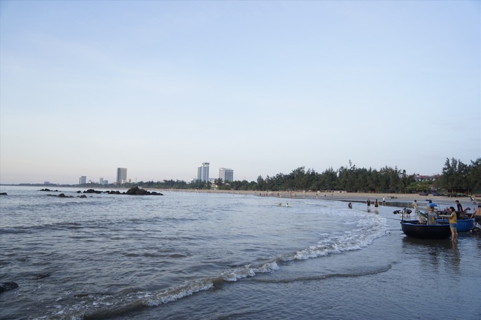 Bình minh trên bãi biển Cửa Lò. Ảnh: báo Lao Động
