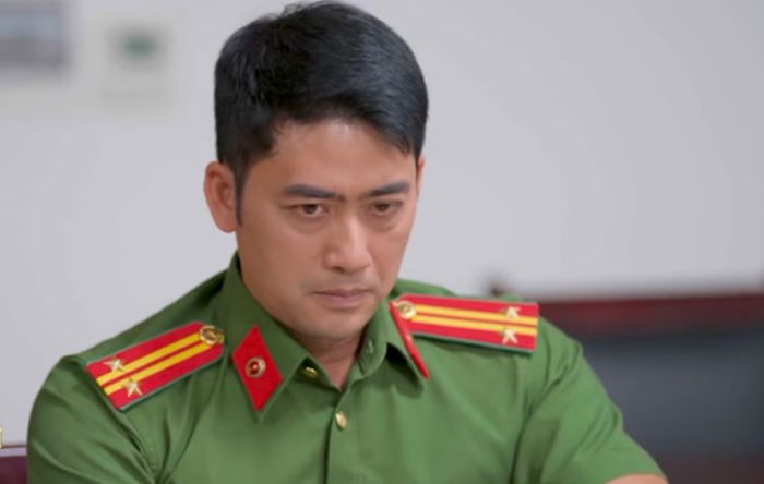 Bảo Anh tiếp tục trở lại với hình tượng chiến sĩ công an trong Lửa trắng, dòng vai đã gắn liền với tên tuổi anh suốt gần hai thập kỷ. Ảnh: VFC.