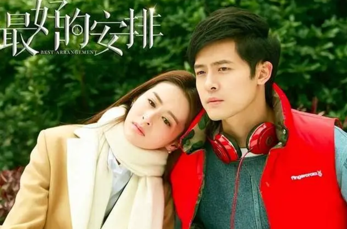 Tạo hình hiện đại của Phó Tân Bác trong Sự Sắp Đặt Tốt Nhất bộ phim giúp anh bén duyên cùng bà xã Dĩnh Nhi. Ảnh: NSX
