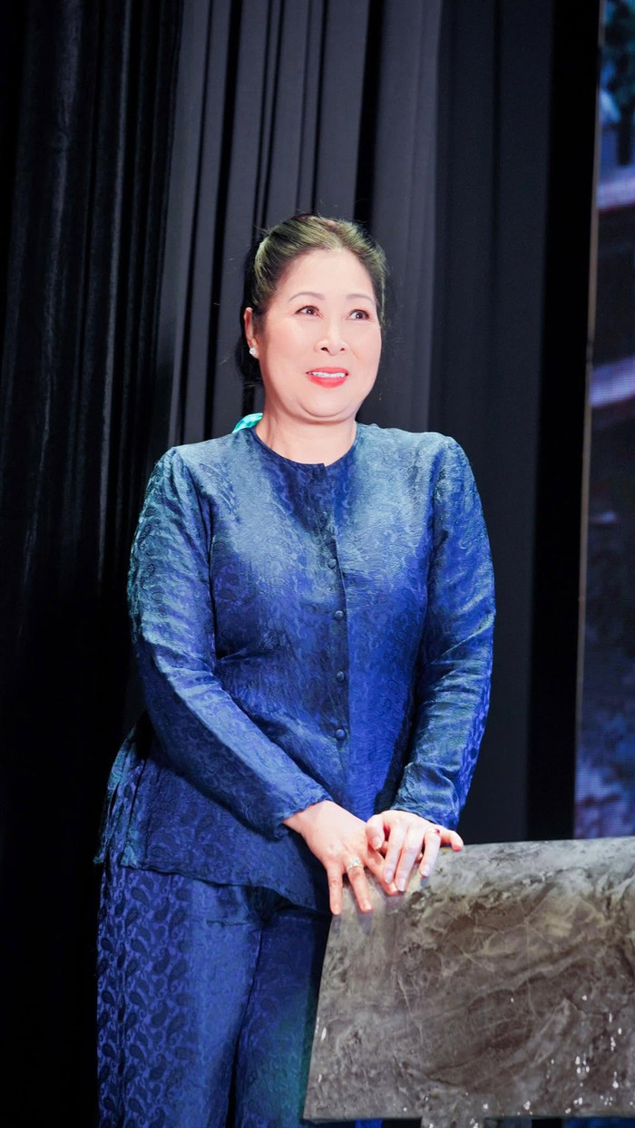 NSND Hồng Vân dành hơn 40 năm để giữ lửa cho sân khấu kịch phía Nam. Ảnh: FBNV.