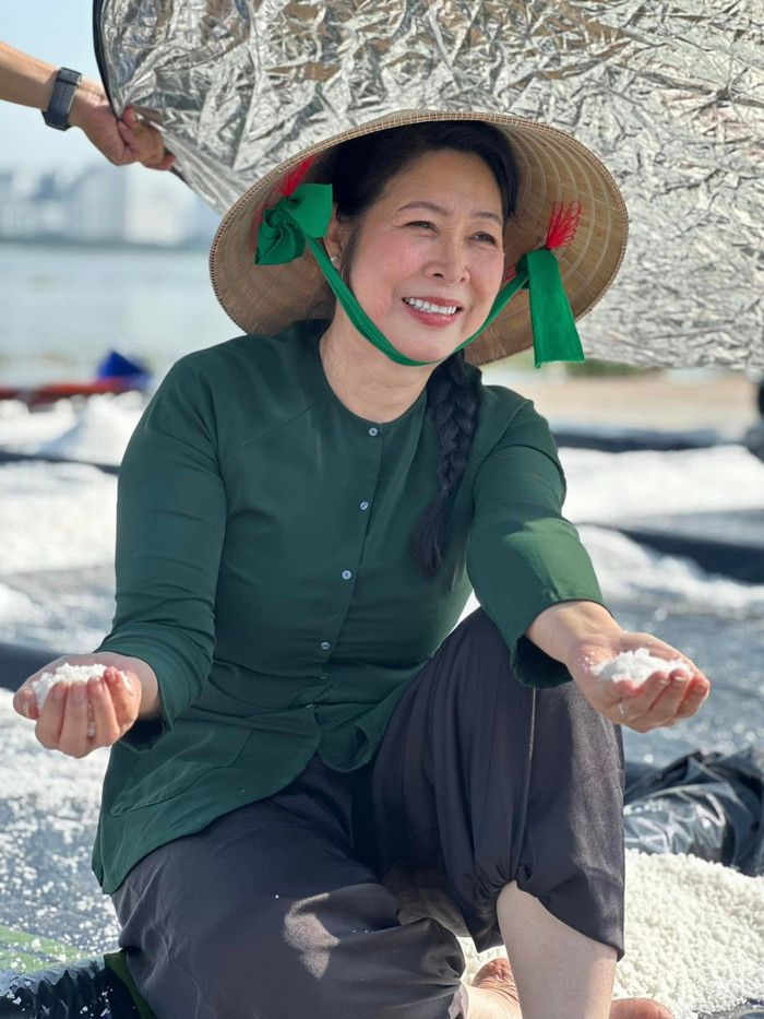 Từ những vai diễn ghi dấu ấn đến vai trò “người giữ lửa”, NSND Hồng Vân đã để lại dấu ấn đặc biệt trong lòng khán giả. Ảnh: FBNV.