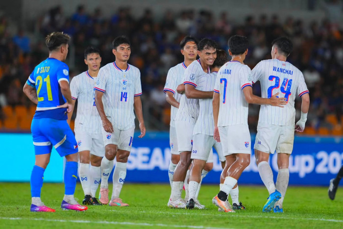 Thái Lan dùng nhiều cầu thủ trẻ vẫn chơi ấn tượng ở AFF Cup 2026. Ảnh: FAT