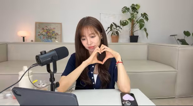 Yoon Eun Hye giao lưu cùng khán giả. (Ảnh từ Chousn)