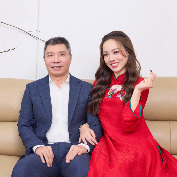 Ngọc Hà từ chối đề nghị ly hôn của NSND Công Lý, ở lại đồng hành cùng chồng.
