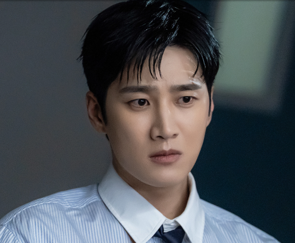 Ahn Bo Hyun trở lại với hình tượng thiếu gia cảnh sát Jin Yi Soo trong Flex x Cop 2.