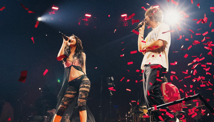 Jennie cùng Kevin Parker cùng trình diễn bản hit toàn cầu 'Dracula'. Ảnh: IGNV