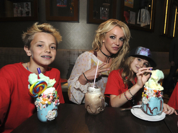 Con trai Britney Spears né tránh câu hỏi về mẹ Ảnh 2