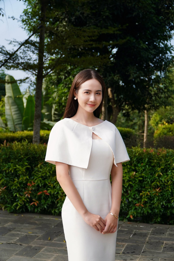Khán giả kỳ vọng Huyền Lizzie sẽ để lại nhiều dấu ấn khi tái xuất phim giờ vàng với Căn Nhà Không Mái Che. (Ảnh: FBNV)
