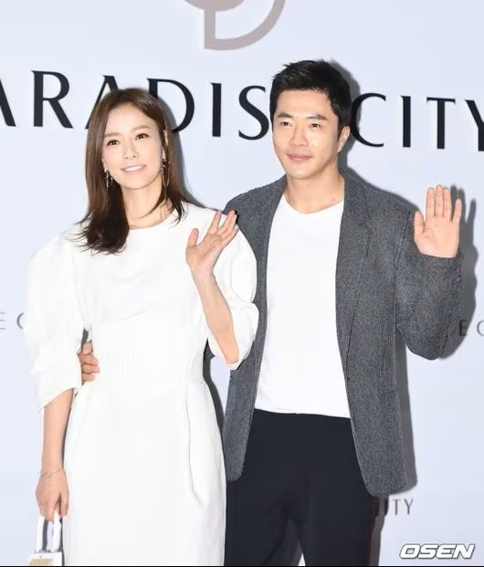 Kwon Sang Woo và Son Tae Young kết hôn vào năm 2008. Hiện tại, cả hai duy trì hôn nhân hạnh phúc và có 2 con. (Ảnh Osen)