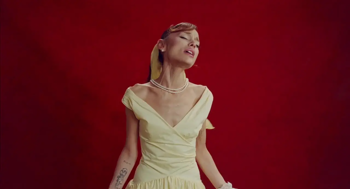 Ariana Grande gây bàn tán về ngoại hình trong MV Petal.