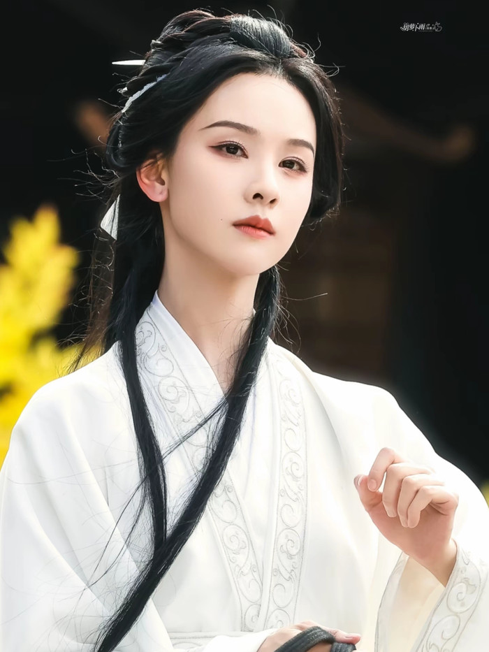 Nếu yêu thích mô-típ trọng sinh báo thù, Kiều Sở là cái tên đáng chú ý. Sau khi trải qua bi kịch ở kiếp trước, nữ chính có cơ hội quay ngược thời gian và sống lại một lần nữa. Lần này, cô không còn ngây thơ hay dễ dàng tin người như trước mà chủ động thay đổi từng quyết định để tránh bi kịch lặp lại. Đồng thời, nữ chính cũng lên kế hoạch trả thù những kẻ từng khiến mình mất tất cả. Những màn đấu trí căng thẳng cùng quá trình thay đổi vận mệnh khiến bộ phim thu hút đông đảo khán giả yêu thích thể loại trọng sinh.