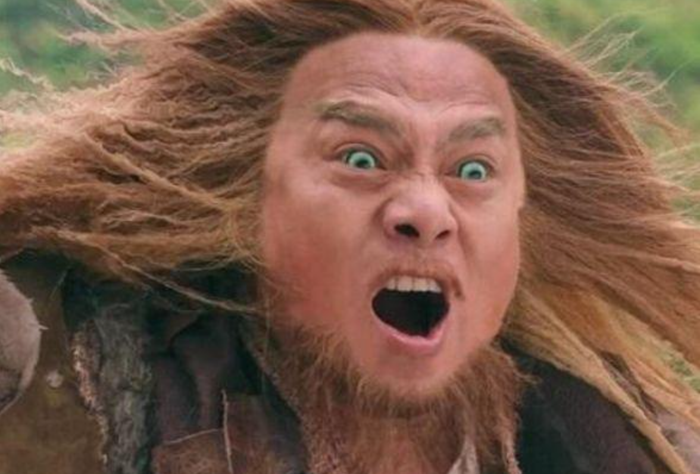 Thành Côn nhận cái kết đắng khi bị Tạ Tốn đánh mù hai mắt, phế bỏ toàn bộ võ công trong trận quyết đấu cuối cùng. Ảnh: Sohu