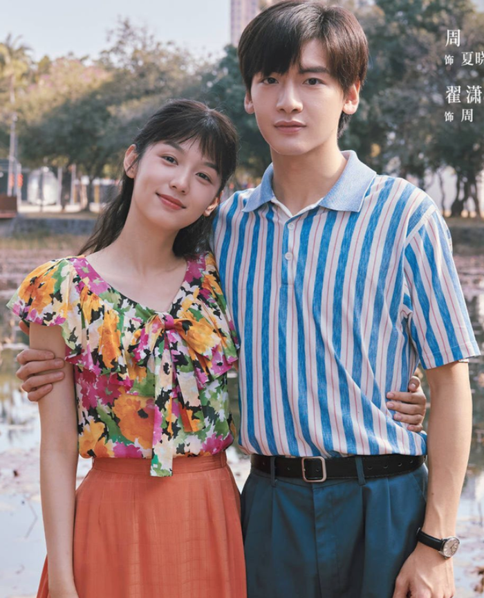 Lấy bối cảnh những năm 1980, Xin Chào 1983 tái hiện bức tranh đời sống của lớp thanh niên trong thời kỳ chuyển mình của xã hội Trung Quốc. Phim xoay quanh hành trình trưởng thành, theo đuổi lý tưởng và chuyện tình đầy cảm xúc của các nhân vật trẻ. Không có nhiều tình tiết kịch tính, bộ phim ghi điểm nhờ bầu không khí hoài niệm, hình ảnh đẹp và cách kể chuyện nhẹ nhàng. Diễn xuất của Châu Dã và Trạch Tiêu Văn cũng mang đến cảm giác chân thật, giúp khán giả dễ dàng đồng cảm với nhân vật.