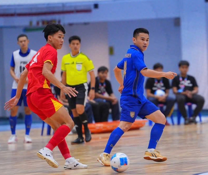 Bị dẫn trước 3 bàn ở hiệp một, tuyển futsal Việt Nam vẫn thi đấu đầy bản lĩnh để cầm hòa Thái Lan 3-3 tại Giải futsal Continental Championship 2026. Ảnh: FAT