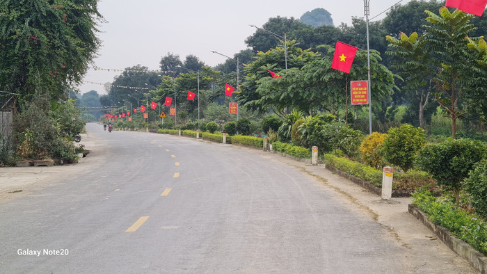 Những con đường quê ở xứ Nghệ mang vẻ đẹp thanh bình. Ảnh: Phụ nữ Việt Nam