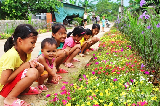 Những nụ cười đáng yêu của trẻ thơ vùng quê xứ Nghệ. Ảnh: báo Nghệ An