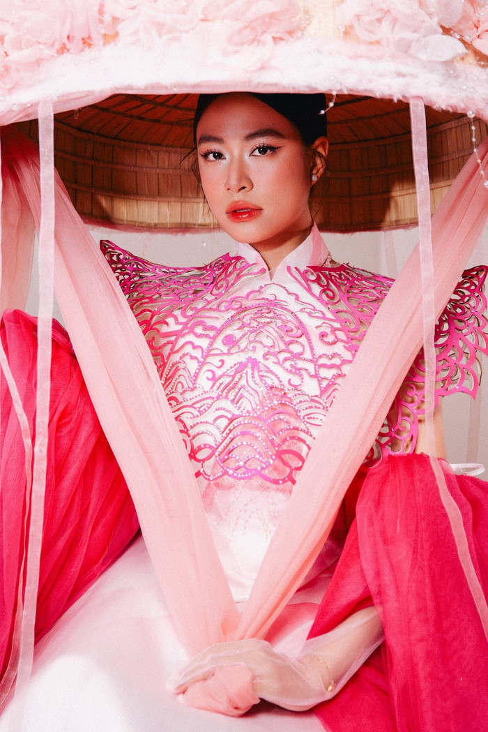 Ca sĩ Hoàng Thùy Linh.