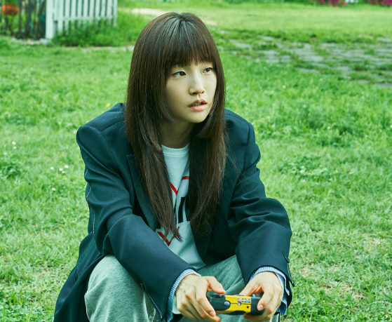 Park So Dam hóa thân thành “quân sư” Young Ju trong hành trình trả thù của gia đình.